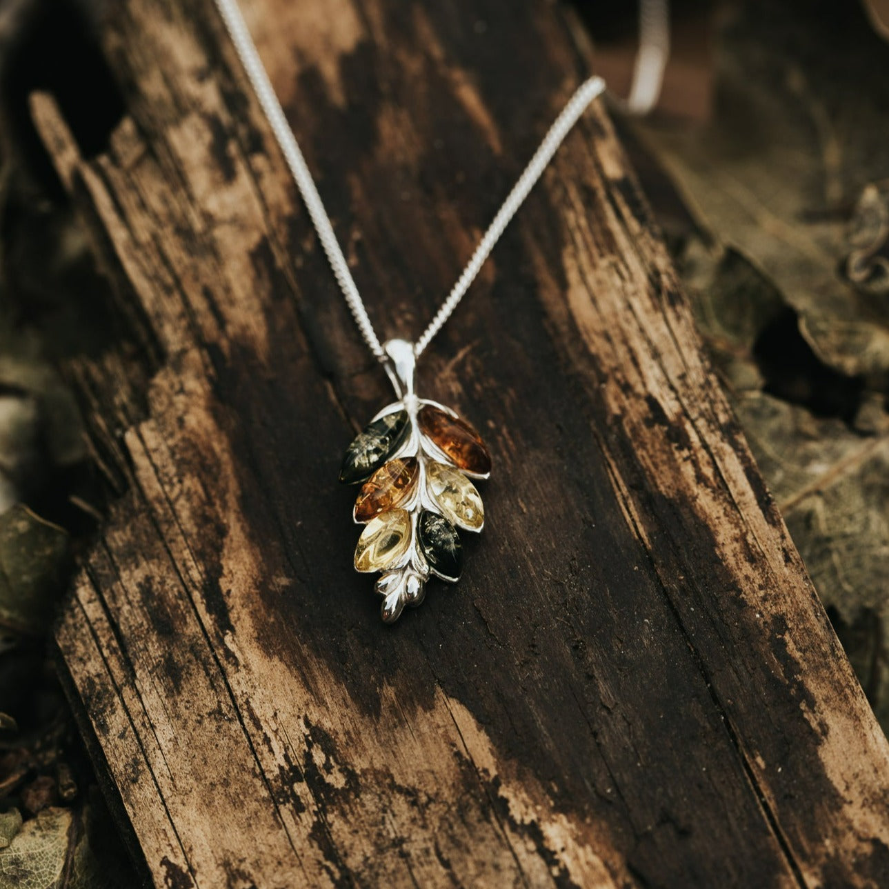 CHAIN ​​LEAF WITH AMBER II