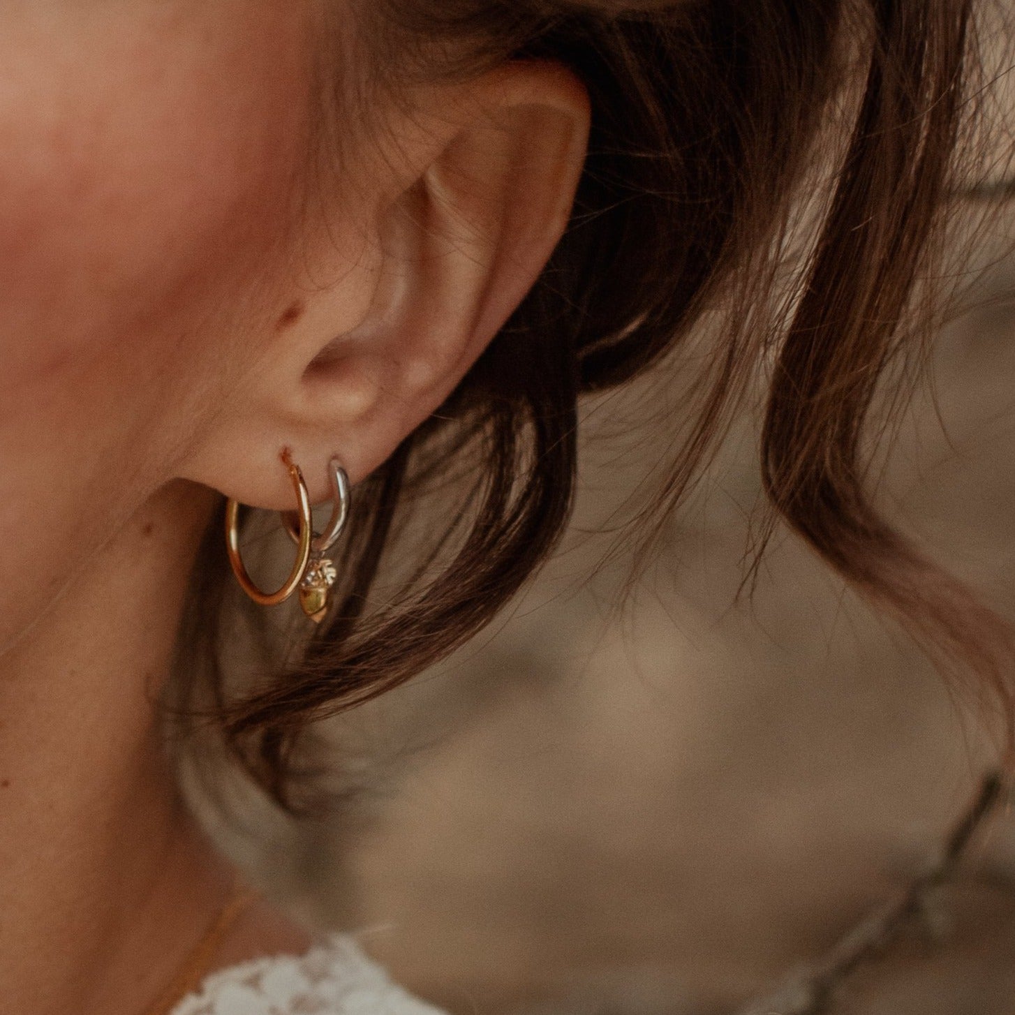 Hoop earrings acorn with leaf