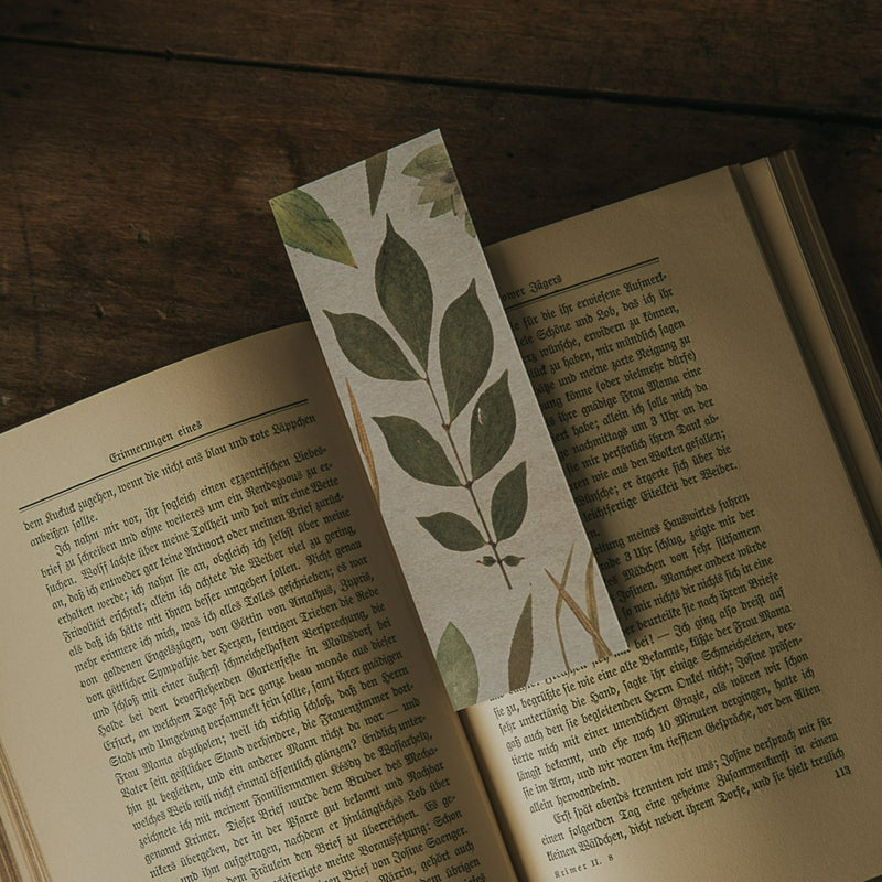 BOOKMARK PRESSED FLOWERS and LEAVES – FLEURISCOEUR